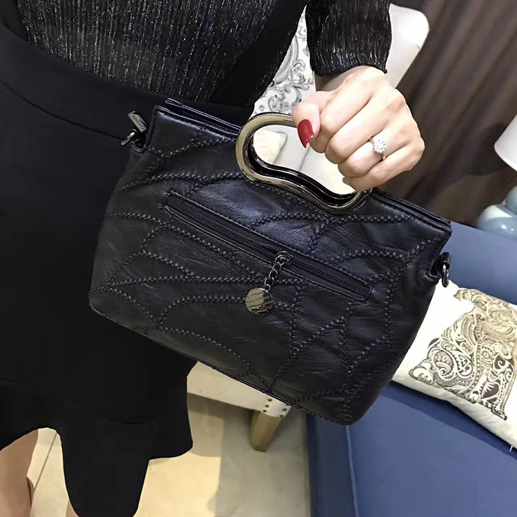 Fashion Rivet Decoration Nice Design Crossbody Designer Lady Handbag (WDL0235)